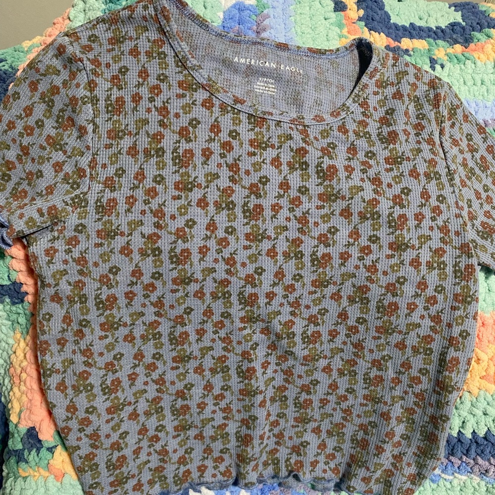 American Eagle size small shirt
